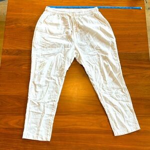 White linen pull on pant.